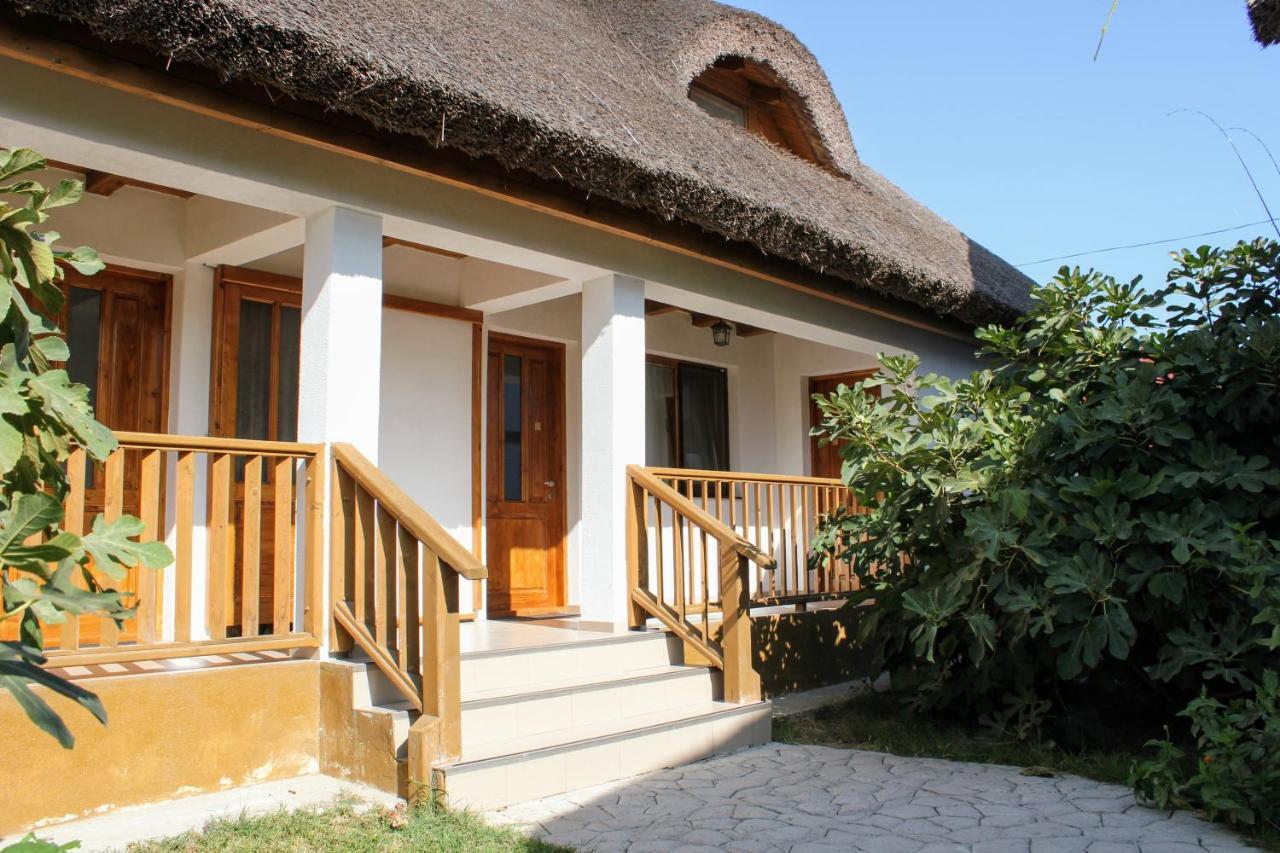 Cerdacul Cu Stuf Hotel Sfântu Gheorghe Exterior foto