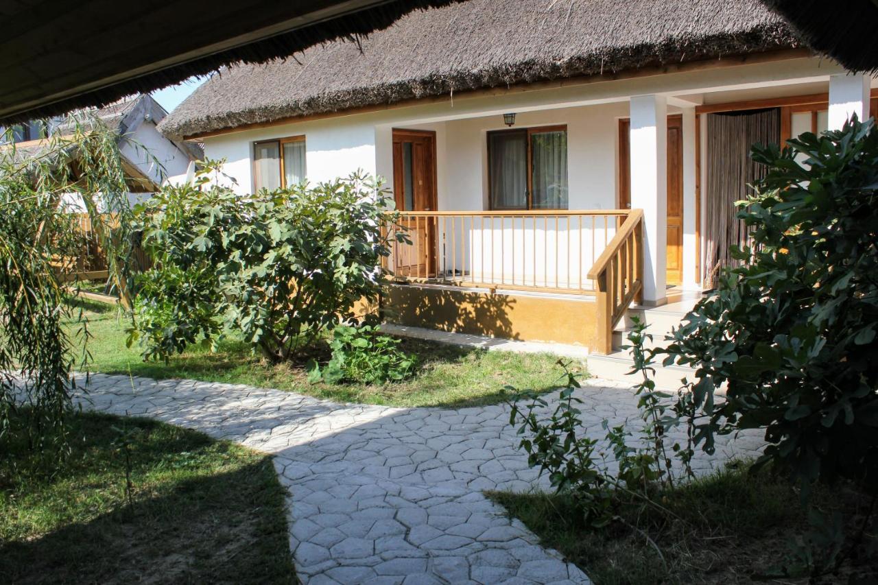 Cerdacul Cu Stuf Hotel Sfântu Gheorghe Exterior foto