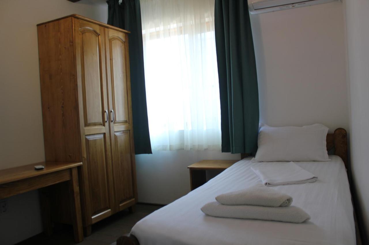Cerdacul Cu Stuf Hotel Sfântu Gheorghe Exterior foto
